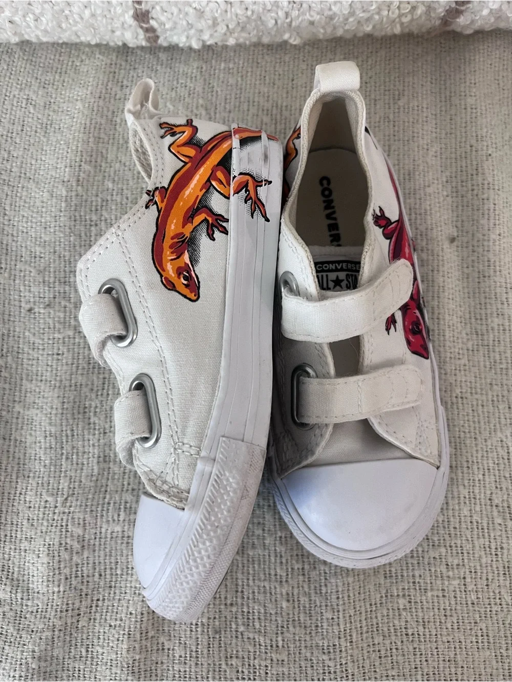 Kids Converse | 10C White canvas Sneakers with Lizard Graphic